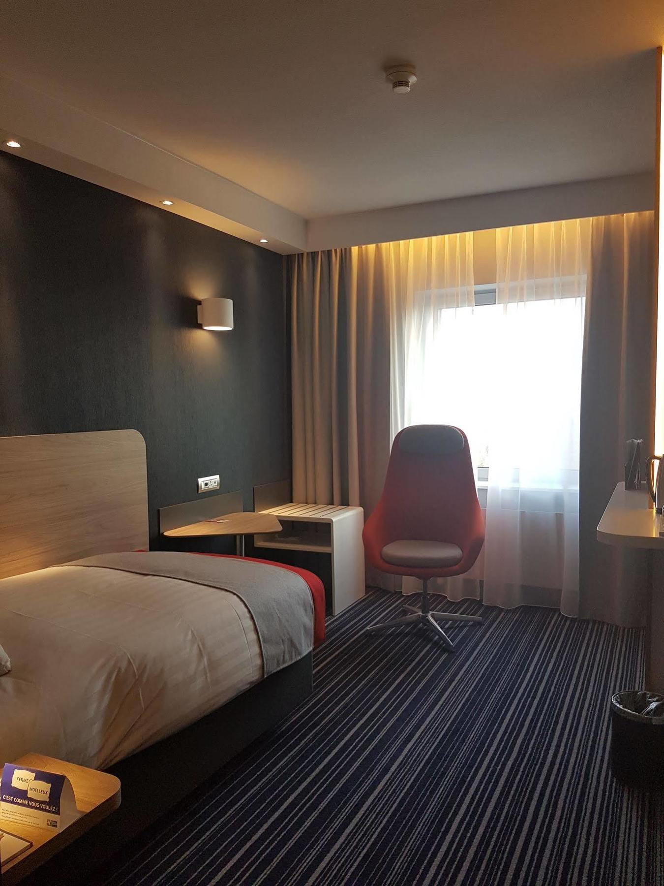 Holiday Inn Express Geneva Airport, An Ihg Hotel Zewnętrze zdjęcie
